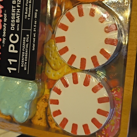 11 Piece Dessert Board With Bath Fizzers Brand New In Packaging - Picture 6 of 7